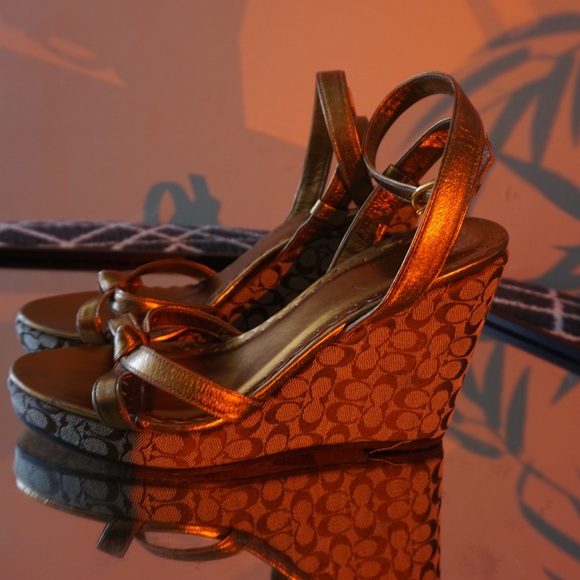 COACH SIGNATURE LOGO SHOES - Picture 5 of 6